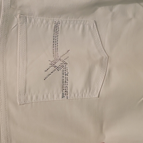 Jaclyn Smith Woman White Crop Jeans, Size 20W - Picture 6 of 11